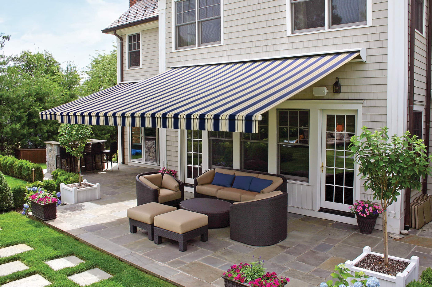 SummerSpace® Traditional Retractable Awning