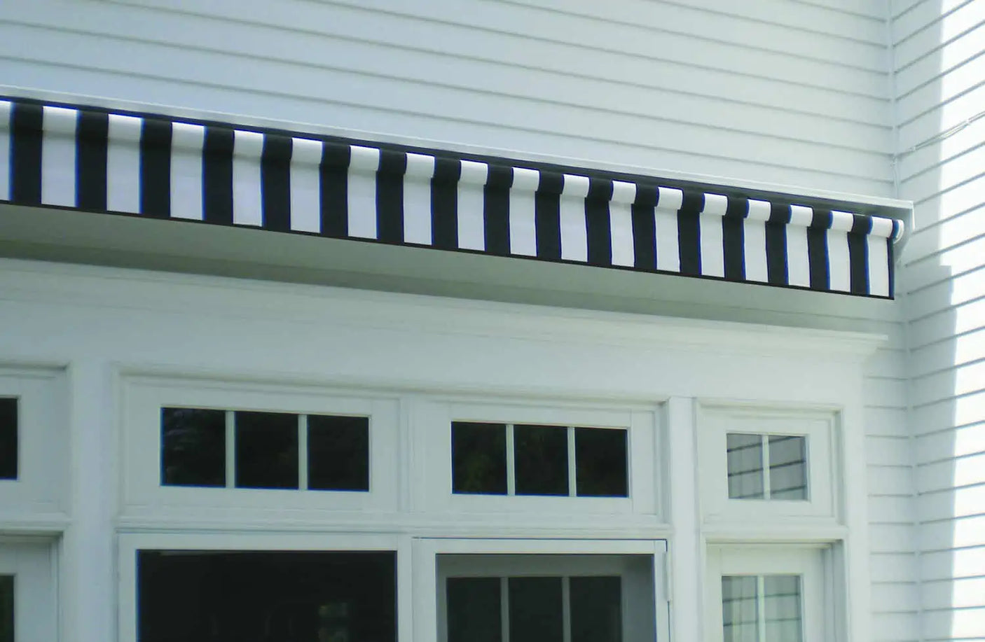 SummerSpace® Traditional Retractable Awning